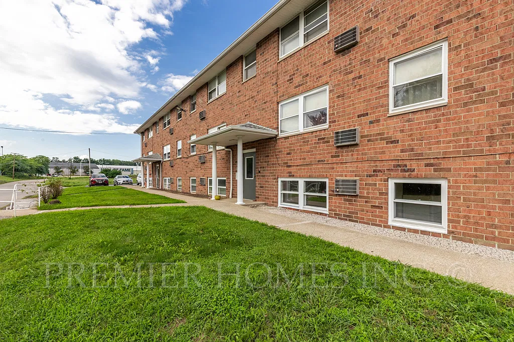 2 bed, $995 — Photo 2