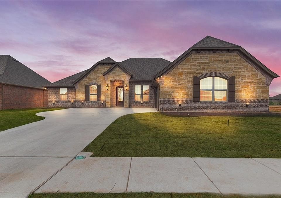 1st image of 2065 Clive Dr
