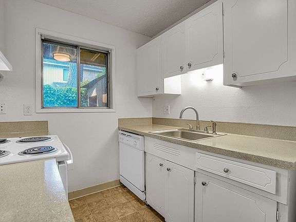 5th image of 5920 SW Erickson Ave #112-009