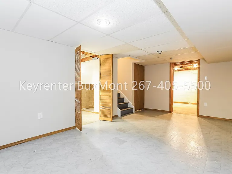 100 Victoria Dr — Photo 11