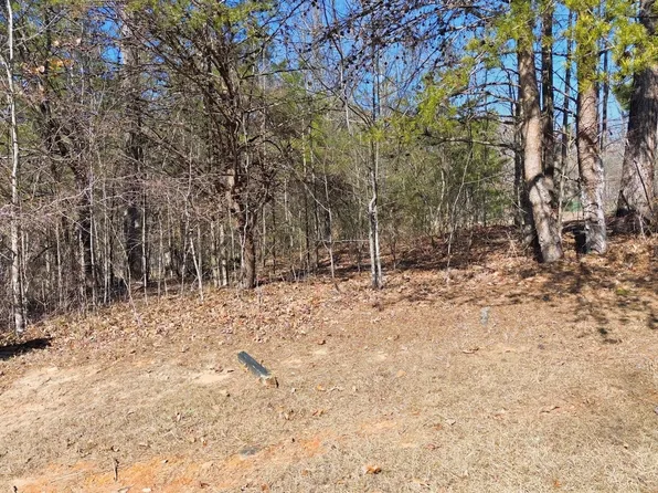 12 Wards Pond Way, Toccoa, GA 30577