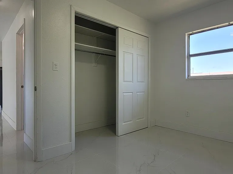 615 Joel Blvd #A — Photo 11