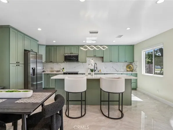 22241 Wyandotte St, Canoga Park, CA 91303