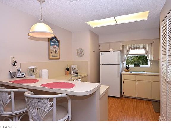 4th image of 26701/703 Hickory Blvd