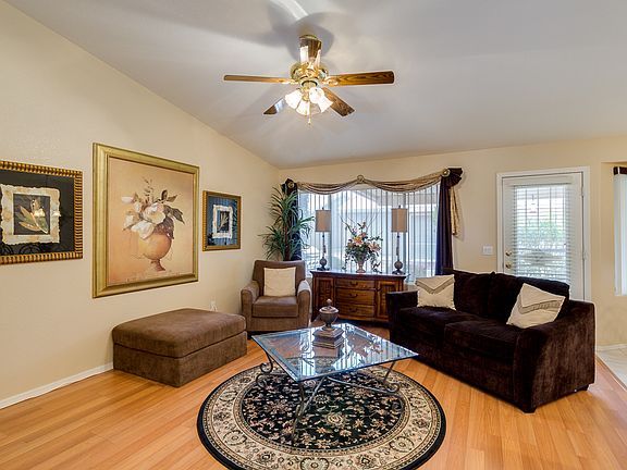 2nd image of 1401 E Bellerive Dr