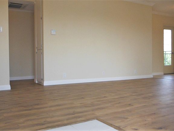 Tiled Entry Way will greet you Home