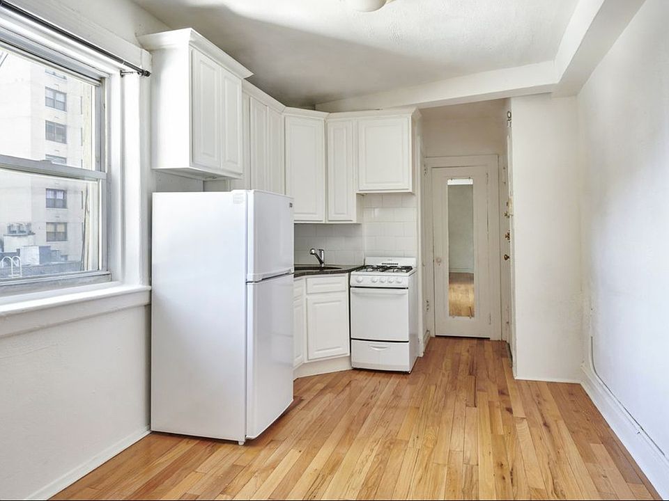 2nd image of 232 E 26th St