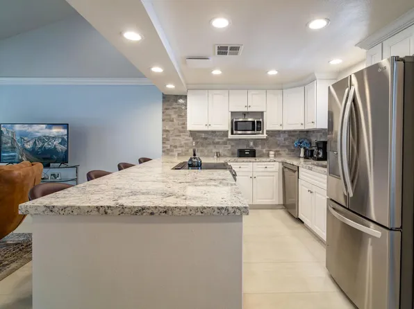 40122 Baltusrol Cir, Palm Desert, CA 92211