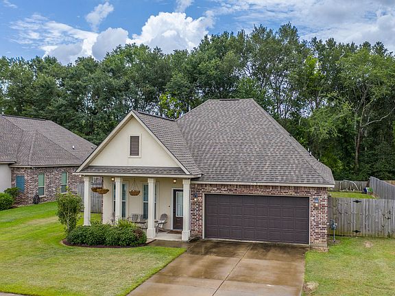4th image of 203 Ouachita Dr