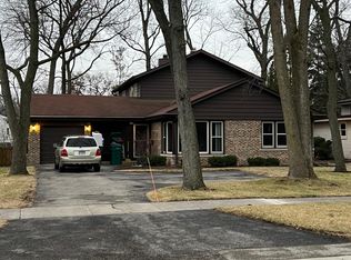 1631 Dundee Rd, Northbrook, IL 60062