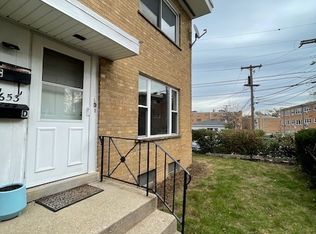 8653 Niles Center Rd #D, Skokie, IL 60077