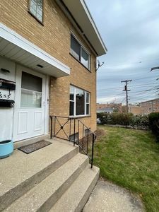 8653 Niles Center Rd #D, Skokie, IL, 60077
