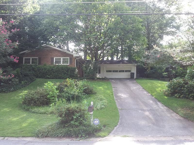 Brick ranch on wooded lot in sought-after Huntley Hills neig