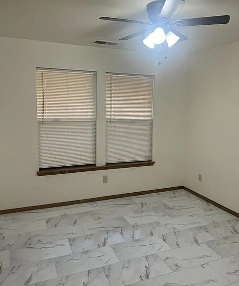 2122 N Clark Ct — Photo 18