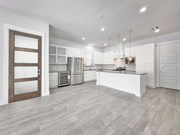 2nd image of 1602 Westside Gardens Ln