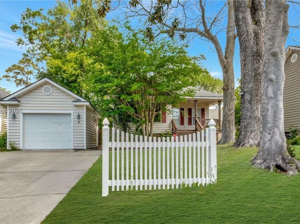 2 Hornsborough Ct, Beaufort, SC 29902