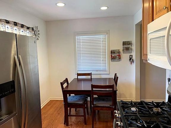 5th image of 554 N California Ave