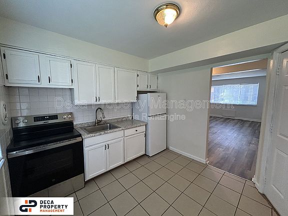 5th image of 9910 Broadmoor Dr #2