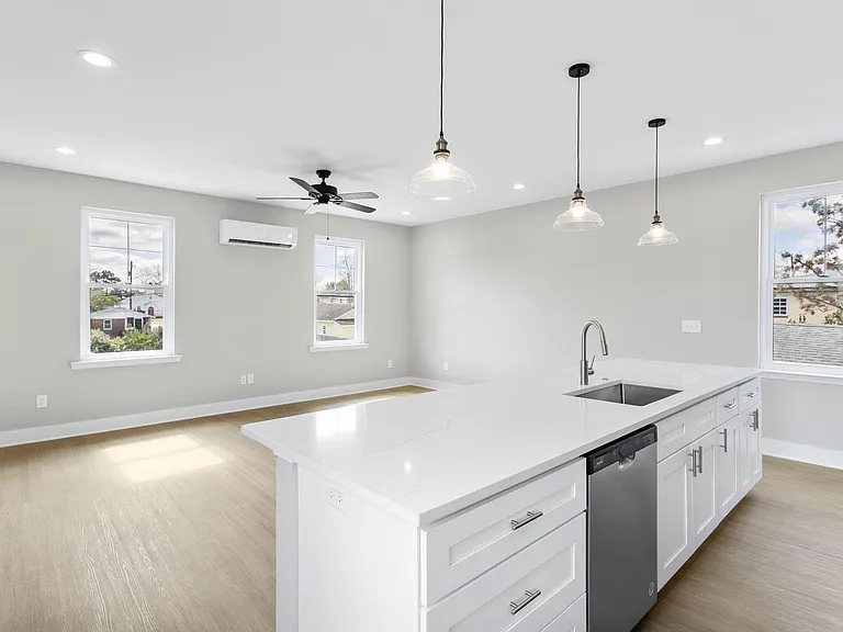 2028 Arbutus Ave — Photo 6
