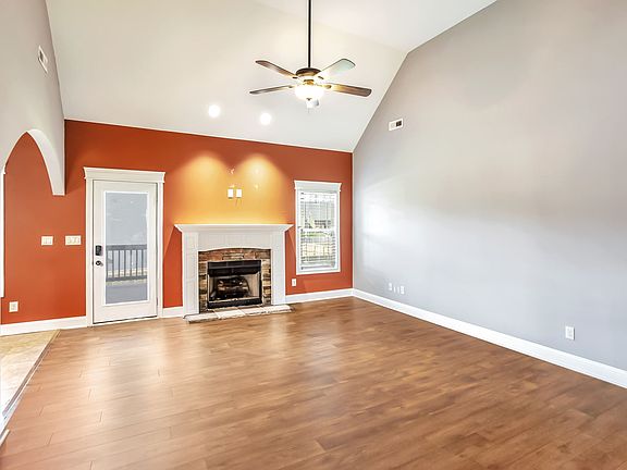 3rd image of 1335 Canyon Pl