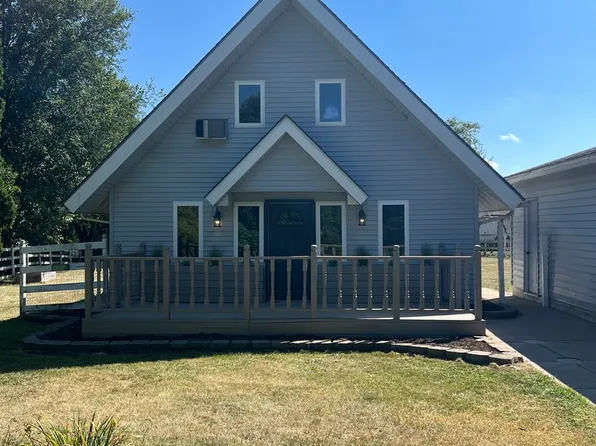 4686 E 2351st Rd, Somonauk, IL 60552