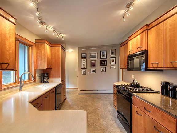 3rd image of 1439 Emerald Dr