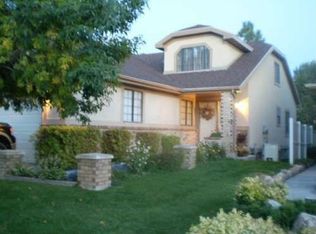 28 N Hillsborough Dr, Pleasant View, UT 84414