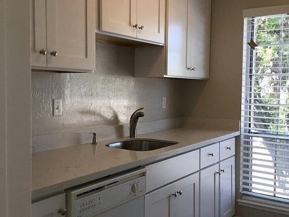 4th image of 1930 Mount Vernon Ct APT 1