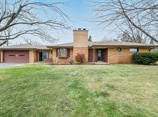 915 Hi Ridge Ave, Waukesha, WI 53186
