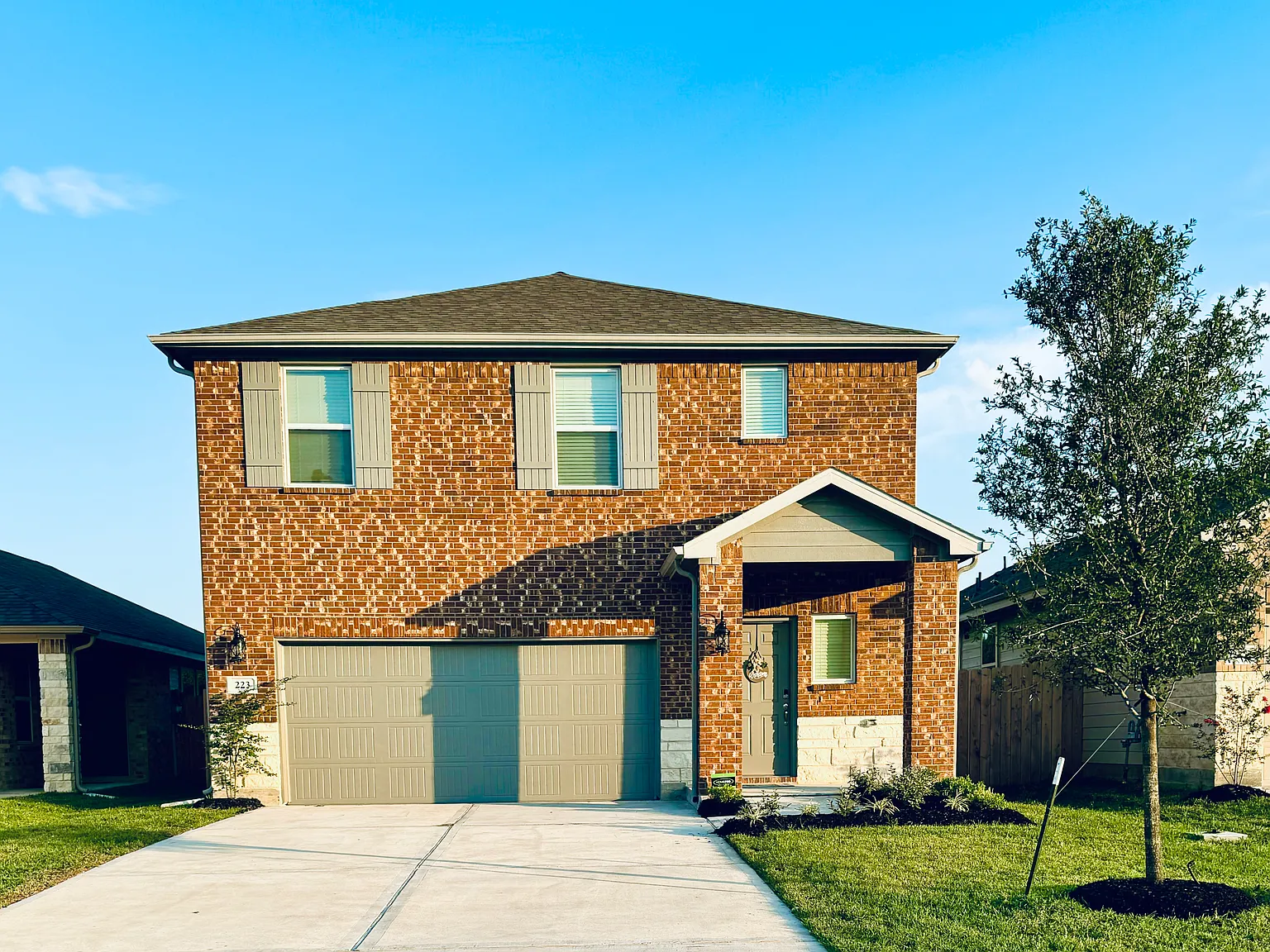 4 bed, 2.5 bath, 2610 sqft, $3,500 — Photo 2