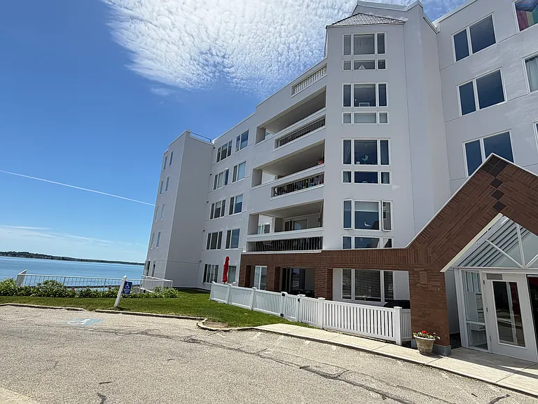 1 Commodore Ct #201 — Photo 2