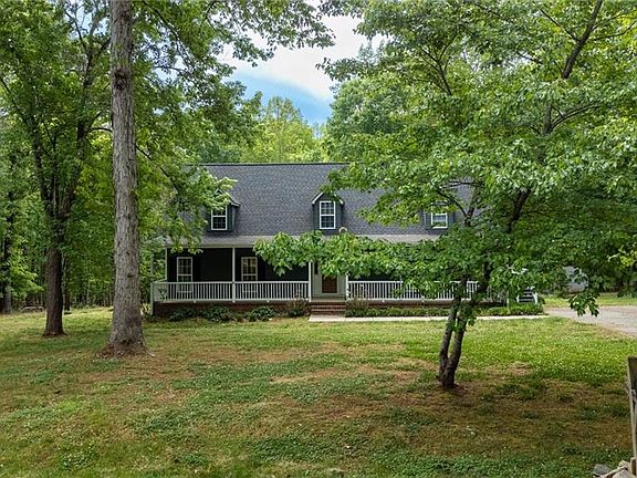 5th image of 610 Forrest Dr