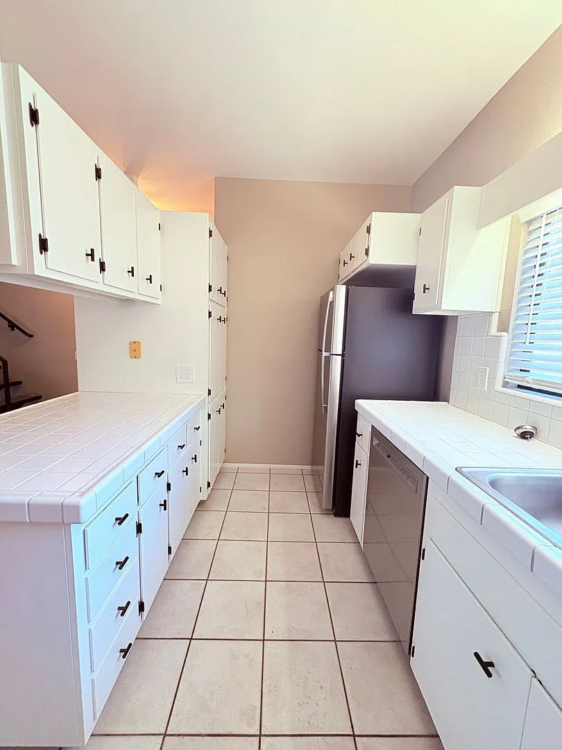 5106 Griffin Oaks Ln - Sacramento 95841 — Photo 4