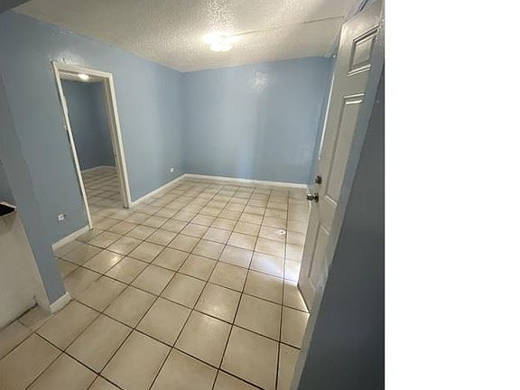 4th image of 840 NW 70th St #3