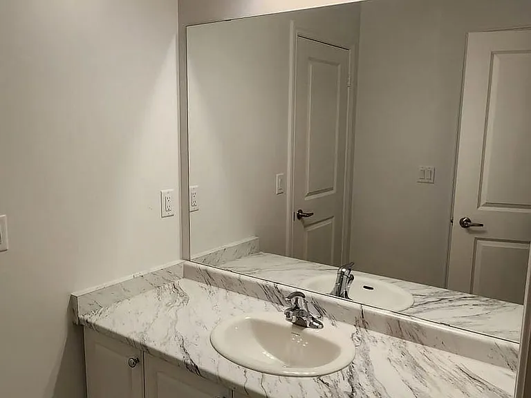 373 Russell St — Photo 32