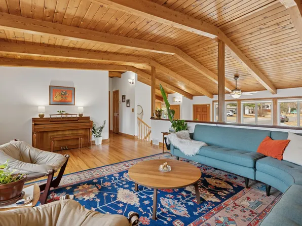 1640 Hampshire Ave N, Golden Valley, MN 55427