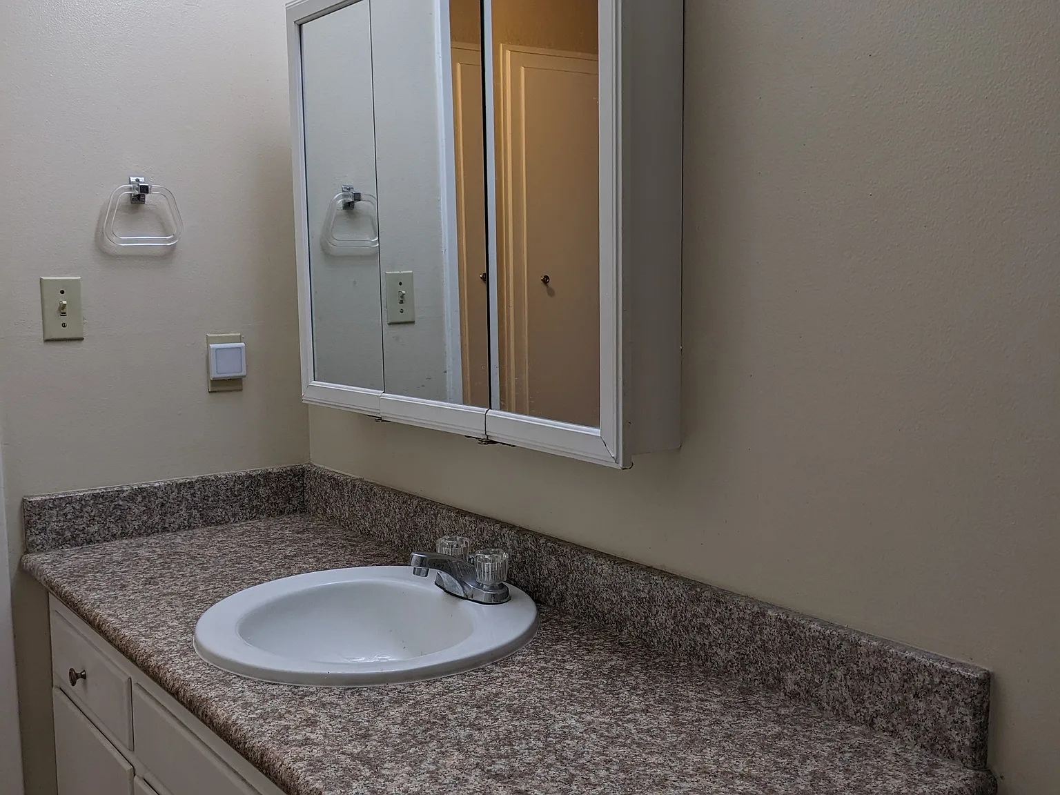 3 bed, 1400 sqft, $3,650 — Photo 2