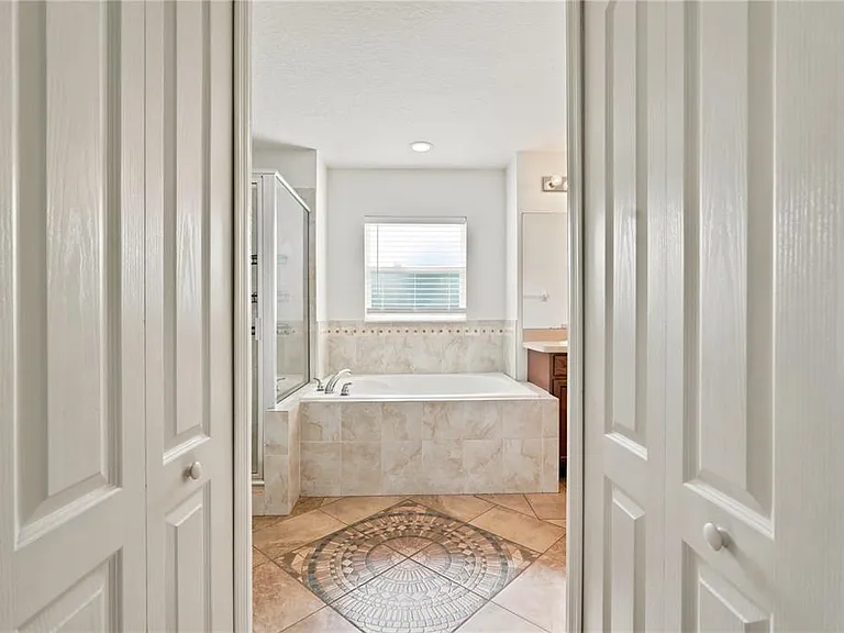 650 Hidden Lakes Ct — Photo 11