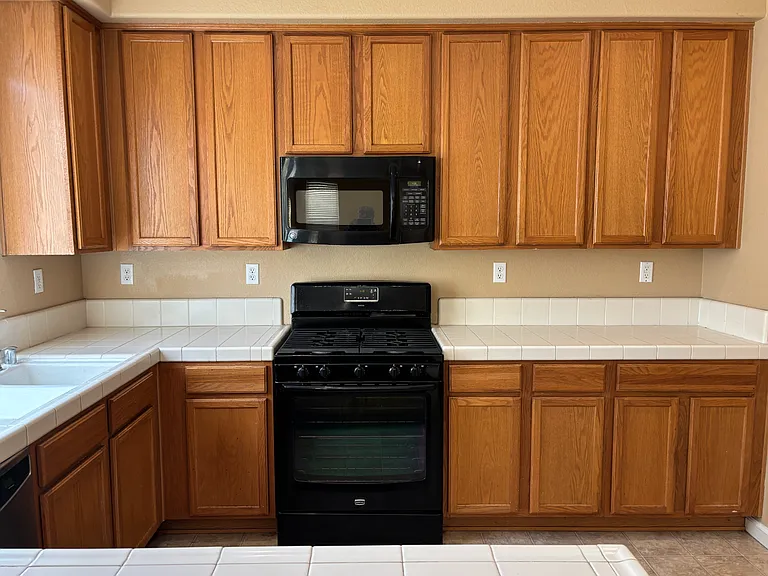 3902 Hidden Grove Ln — Photo 11