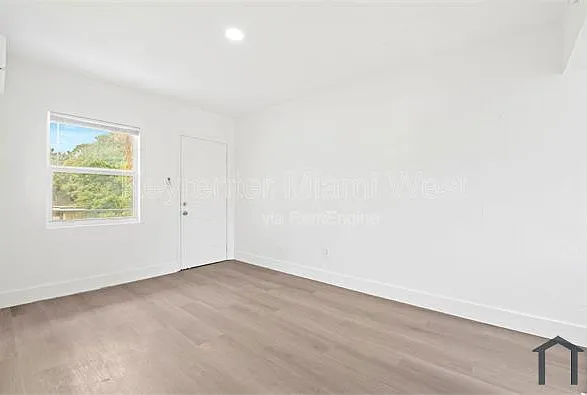 1245 NW 60th St #4 — Photo 11
