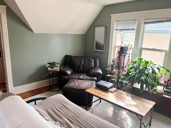 2nd image of 998 Jameson St Floor 2