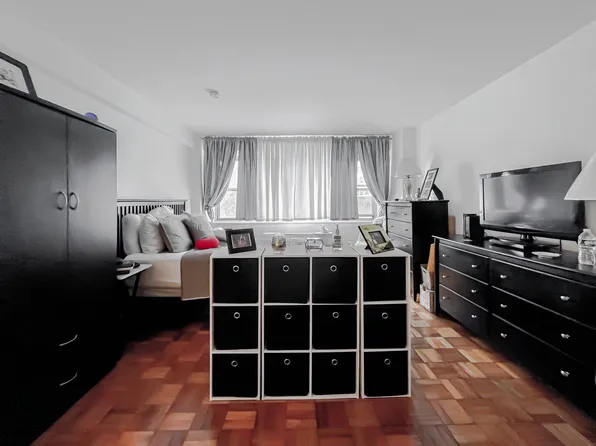 321 East 48th Street image 1 of 9