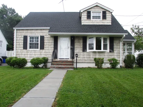 45 Oak St, Carteret, NJ 07008