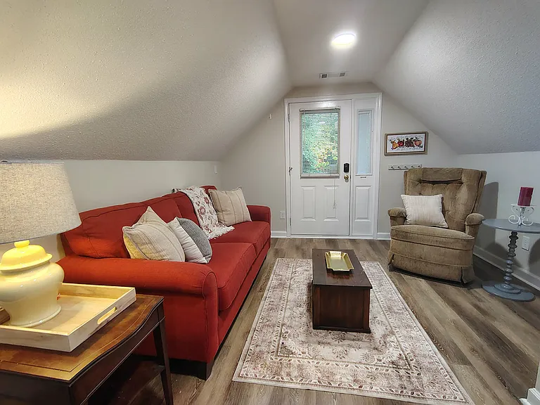 E Sandhurst Dr — Photo 2