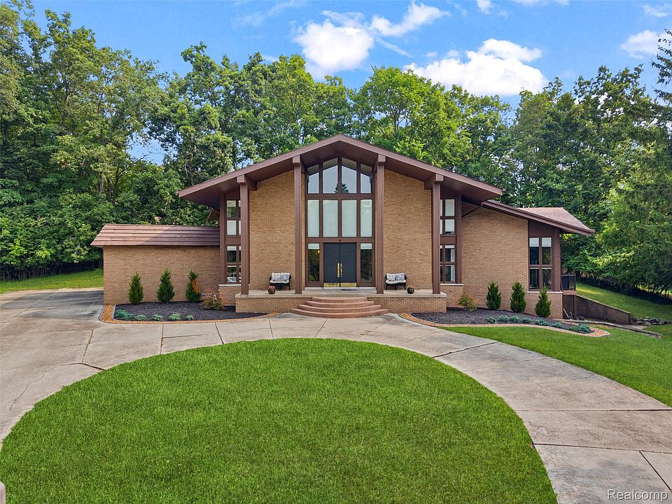 1st image of 4994 Lake Bluff Rd