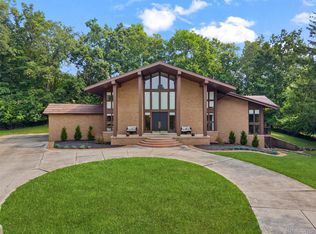 4994 Lake Bluff Rd, West Bloomfield, MI 48323