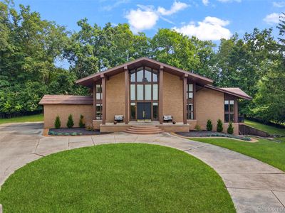 4994 Lake Bluff Rd, West Bloomfield, MI, 48323