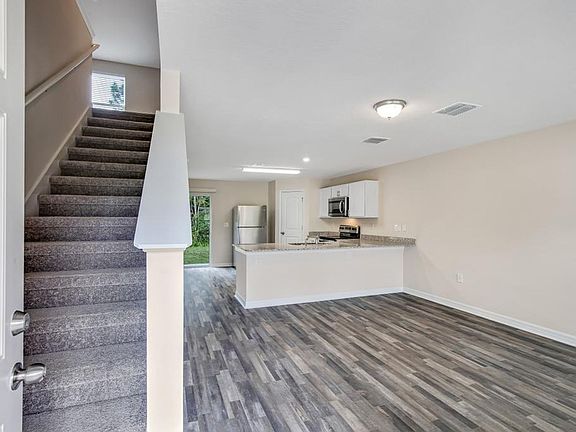 5th image of 10 Palmwood Dr