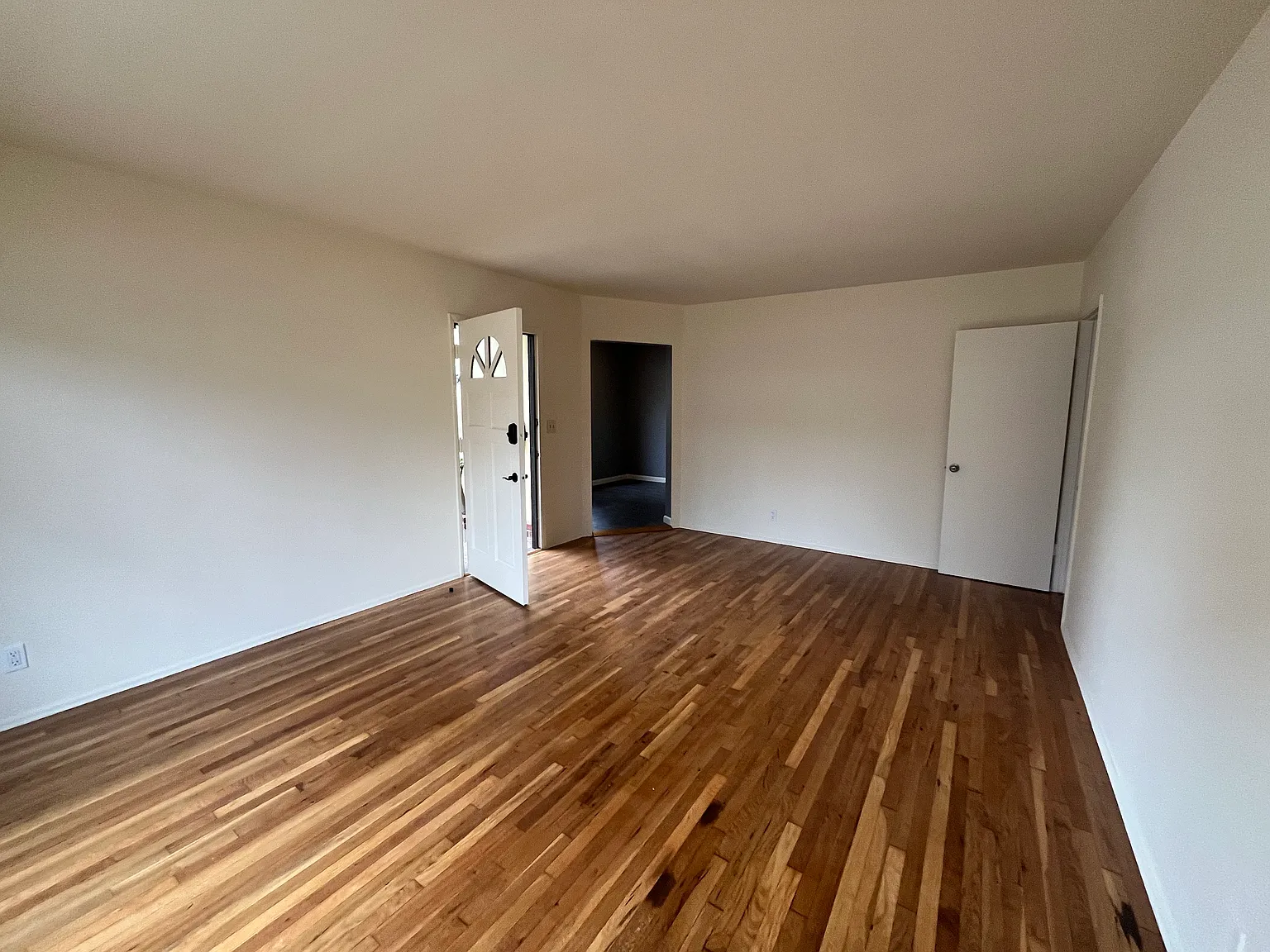 2 bed, 800 sqft, $2,550 — Photo 4