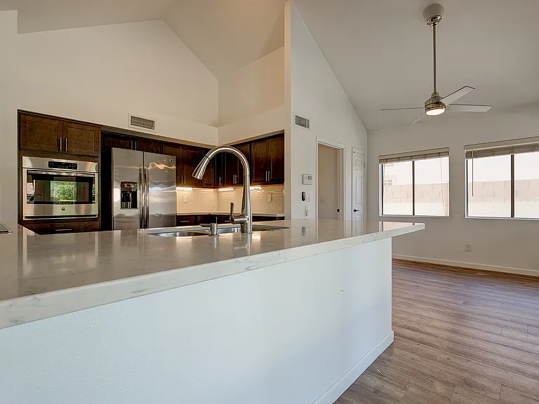 1945 E Velvet Dr — Photo 1
